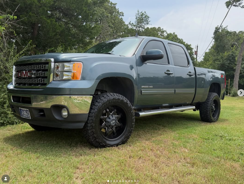 GMC 2500HD front three-quarter view